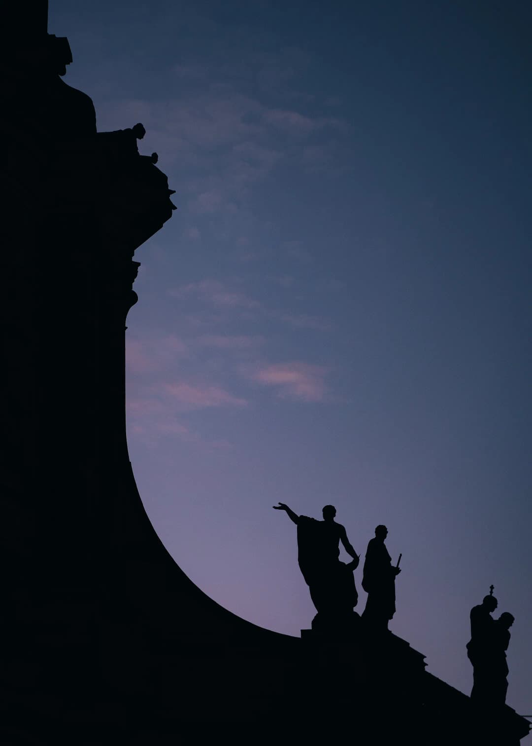 Verschneite Landschaft mit Hütte für dein Café